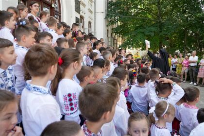 Serbare de sfârşit de an pentru clasele primare de la Seminarul Teologic „Sfântul Apostol Andrei“ din Galaţi – fotografia 55