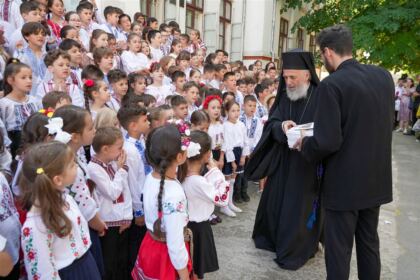 Serbare de sfârşit de an pentru clasele primare de la Seminarul Teologic „Sfântul Apostol Andrei“ din Galaţi – fotografia 57