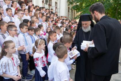 Serbare de sfârşit de an pentru clasele primare de la Seminarul Teologic „Sfântul Apostol Andrei“ din Galaţi – fotografia 58