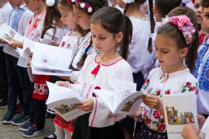 Serbare de sfârşit de an pentru clasele primare de la Seminarul Teologic „Sfântul Apostol Andrei“ din Galaţi – fotografia 59