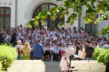 Serbare de sfârşit de an pentru clasele primare de la Seminarul Teologic „Sfântul Apostol Andrei“ din Galaţi – fotografia 60