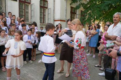 Serbare de sfârşit de an pentru clasele primare de la Seminarul Teologic „Sfântul Apostol Andrei“ din Galaţi – fotografia 62