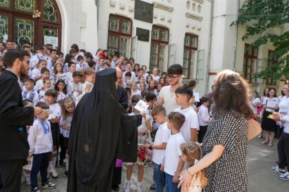 Serbare de sfârşit de an pentru clasele primare de la Seminarul Teologic „Sfântul Apostol Andrei“ din Galaţi – fotografia 65
