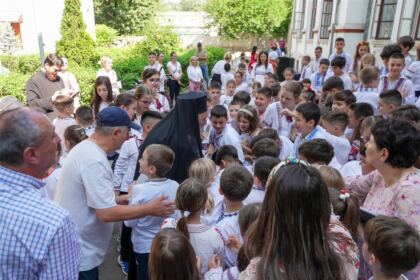 Serbare de sfârşit de an pentru clasele primare de la Seminarul Teologic „Sfântul Apostol Andrei“ din Galaţi – fotografia 72