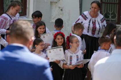 Serbare de sfârşit de an pentru clasele primare de la Seminarul Teologic „Sfântul Apostol Andrei“ din Galaţi – fotografia 74