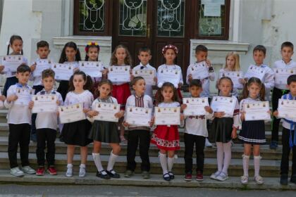Serbare de sfârşit de an pentru clasele primare de la Seminarul Teologic „Sfântul Apostol Andrei“ din Galaţi – fotografia 75