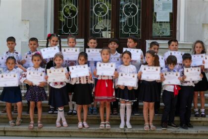 Serbare de sfârşit de an pentru clasele primare de la Seminarul Teologic „Sfântul Apostol Andrei“ din Galaţi – fotografia 76