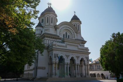 Slujire arhierească şi comuniune cu familiile afectate de incendii, la Galaţi – fotografia 1