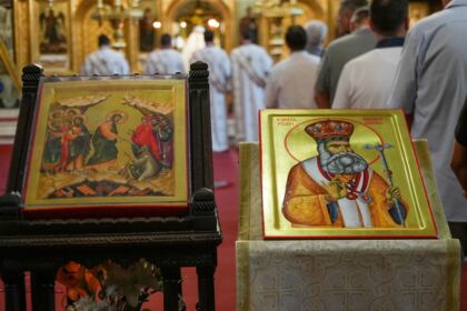 Slujire arhierească şi comuniune cu familiile afectate de incendii, la Galaţi – fotografia 2