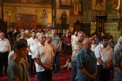 Slujire arhierească şi comuniune cu familiile afectate de incendii, la Galaţi – fotografia 22