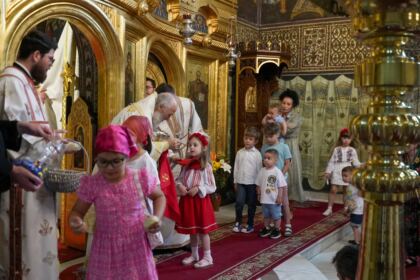 Slujire arhierească şi comuniune cu familiile afectate de incendii, la Galaţi – fotografia 27