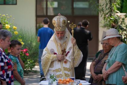 Slujire arhierească şi comuniune cu familiile afectate de incendii, la Galaţi – fotografia 37