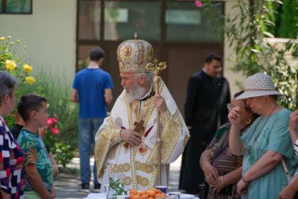 Slujire arhierească şi comuniune cu familiile afectate de incendii, la Galaţi – fotografia 38