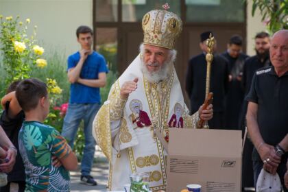 Slujire arhierească şi comuniune cu familiile afectate de incendii, la Galaţi – fotografia 43