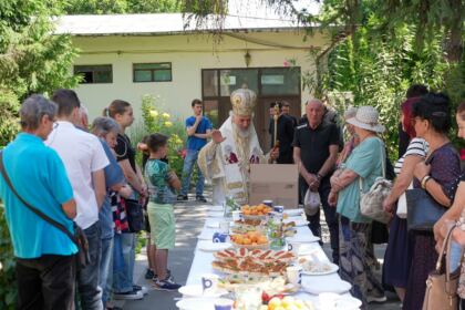 Slujire arhierească şi comuniune cu familiile afectate de incendii, la Galaţi – fotografia 44