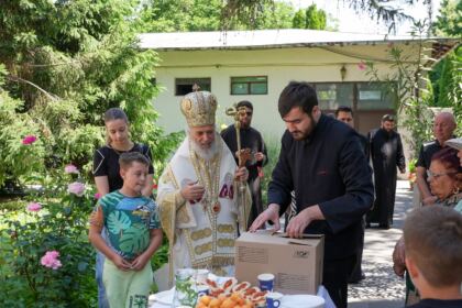 Slujire arhierească şi comuniune cu familiile afectate de incendii, la Galaţi – fotografia 47
