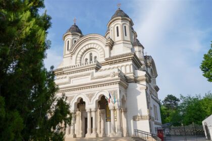În Arhiepiscopia Dunării de Jos au continuat lucrările Adunării Generale a Federaţiei Filantropia – fotografia 14
