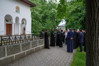 În Arhiepiscopia Dunării de Jos au continuat lucrările Adunării Generale a Federaţiei Filantropia – fotografia 35