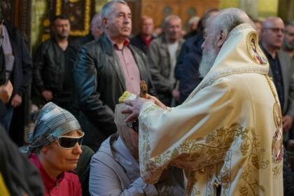 Duminica vindecării orbului din naştere la Catedrala arhiepiscopală din Galaţi – fotografia 12