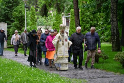 Duminica vindecării orbului din naştere la Catedrala arhiepiscopală din Galaţi – fotografia 34