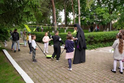 Activităţi de Ziua Internaţională a Copilului, la Aşezământul „Sf. Vasile cel Mare” – fotografia 43