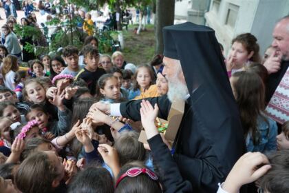Activităţi de Ziua Internaţională a Copilului, la Aşezământul „Sf. Vasile cel Mare” – fotografia 60