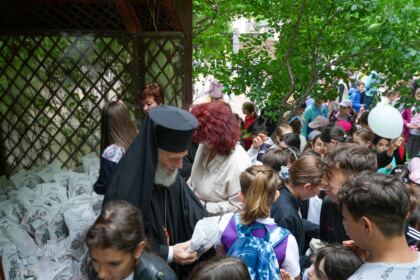 Activităţi de Ziua Internaţională a Copilului, la Aşezământul „Sf. Vasile cel Mare” – fotografia 71