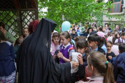 Activităţi de Ziua Internaţională a Copilului, la Aşezământul „Sf. Vasile cel Mare” – fotografia 72