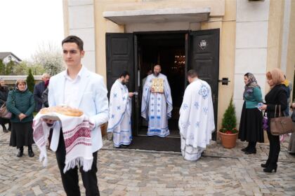 Rugăciune, filantropie şi bucurie duhovnicească la sărbătoarea Bunei Vestiri în Arhiepiscopia Dunării de Jos – fotografia 13