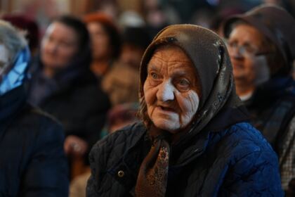 Rugăciune, filantropie şi bucurie duhovnicească la sărbătoarea Bunei Vestiri în Arhiepiscopia Dunării de Jos – fotografia 46