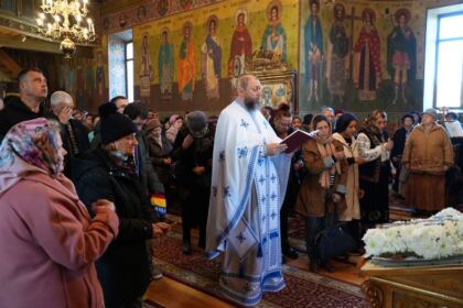 Rugăciune, filantropie şi bucurie duhovnicească la sărbătoarea Bunei Vestiri în Arhiepiscopia Dunării de Jos – fotografia 56