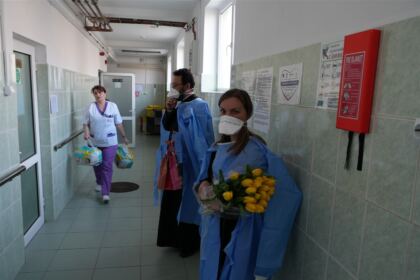 Rugăciune, filantropie şi bucurie duhovnicească la sărbătoarea Bunei Vestiri în Arhiepiscopia Dunării de Jos – fotografia 78