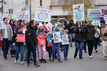 Ediţia a 15-a a „Marşului pentru viaţă“ în Arhiepiscopia Dunării de Jos – fotografia 9