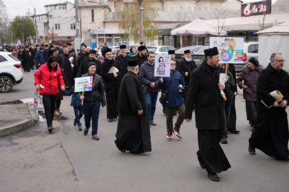 Ediţia a 15-a a „Marşului pentru viaţă“ în Arhiepiscopia Dunării de Jos – fotografia 11