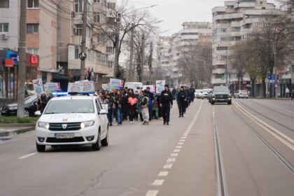 Ediţia a 15-a a „Marşului pentru viaţă“ în Arhiepiscopia Dunării de Jos – fotografia 16