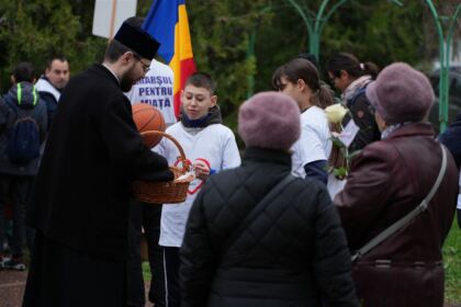 Ediţia a 15-a a „Marşului pentru viaţă“ în Arhiepiscopia Dunării de Jos – fotografia 1