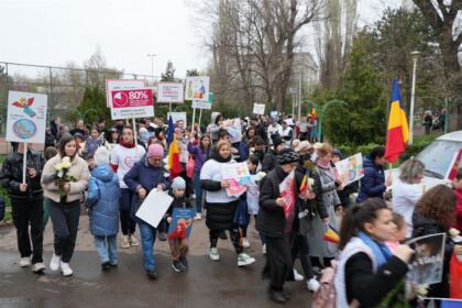 Ediţia a 15-a a „Marşului pentru viaţă“ în Arhiepiscopia Dunării de Jos – fotografia 11