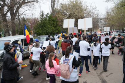Ediţia a 15-a a „Marşului pentru viaţă“ în Arhiepiscopia Dunării de Jos – fotografia 12