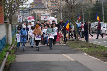 Ediţia a 15-a a „Marşului pentru viaţă“ în Arhiepiscopia Dunării de Jos – fotografia 16