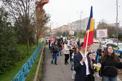 Ediţia a 15-a a „Marşului pentru viaţă“ în Arhiepiscopia Dunării de Jos – fotografia 18