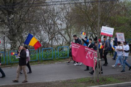 Ediţia a 15-a a „Marşului pentru viaţă“ în Arhiepiscopia Dunării de Jos – fotografia 23