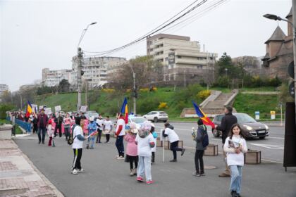 Ediţia a 15-a a „Marşului pentru viaţă“ în Arhiepiscopia Dunării de Jos – fotografia 30