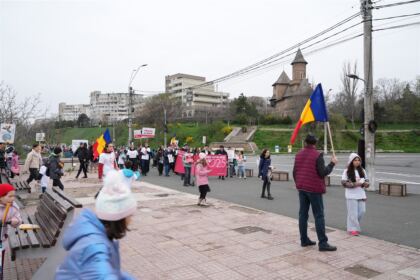 Ediţia a 15-a a „Marşului pentru viaţă“ în Arhiepiscopia Dunării de Jos – fotografia 33