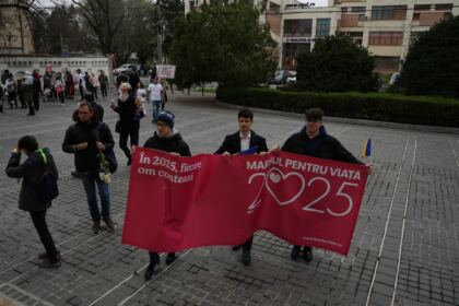 Ediţia a 15-a a „Marşului pentru viaţă“ în Arhiepiscopia Dunării de Jos – fotografia 39