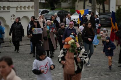 Ediţia a 15-a a „Marşului pentru viaţă“ în Arhiepiscopia Dunării de Jos – fotografia 40
