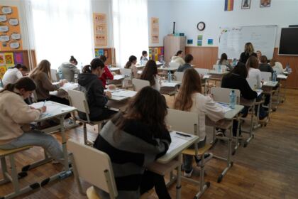 Olimpiada interdisciplinară „Cultură şi spiritualitate românească“ în Arhiepiscopia Dunării de Jos – fotografia 30