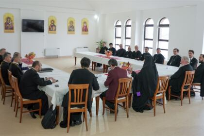 Continuarea lucrărilor întrunirii Colegiului Decanilor Facultăților de Teologie din Patriarhia Română – fotografia 12