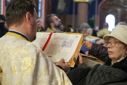 Rugăciune şi binecuvântare pentru bolnavii din Spitalul Judeţean „Sf. Ap. Andrei” din Galaţi – fotografia 12