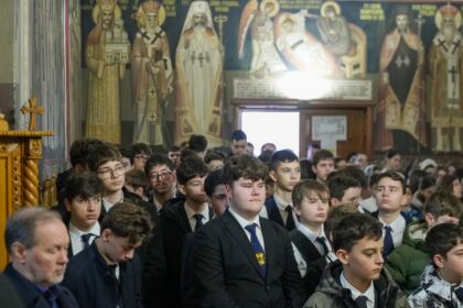 Simpozion interseminarial şi expoziţie la Muzeul eparhial din Galaţi – fotografia 6