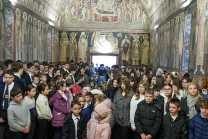 Simpozion interseminarial şi expoziţie la Muzeul eparhial din Galaţi – fotografia 9